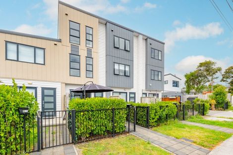 Photo of property in 4/122 Pooks Road, Ranui, Auckland, 0612
