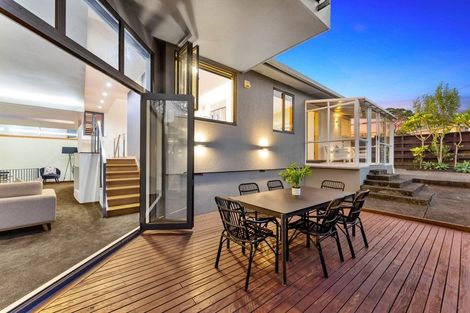 Photo of property in 65 Forrest Hill Road, Milford, Auckland, 0620