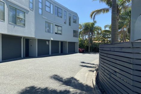 Photo of property in 8/19 Ocean View Road, Hillcrest, Auckland, 0627