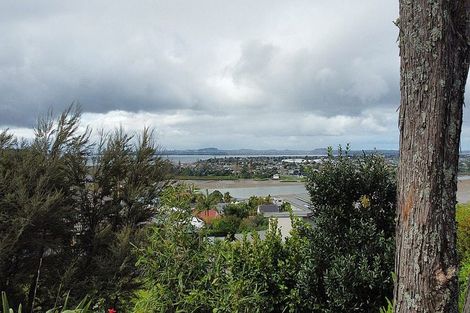 Photo of property in 139 Luckens Road, West Harbour, Auckland, 0618