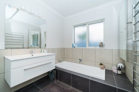 Photo of property in 6a Monckton Street, Feilding, 4702