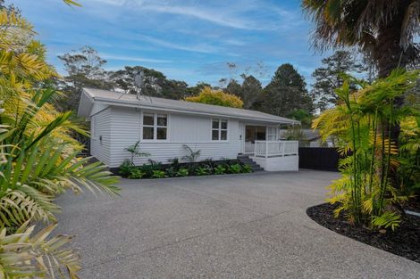 Photo of property in 11 Willowbrook Place, Titirangi, Auckland, 0604