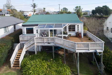 Photo of property in 9 Moffat Road, Red Beach, 0932