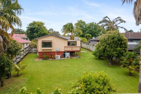 Photo of property in 18 Lochend Place, Highland Park, Auckland, 2010
