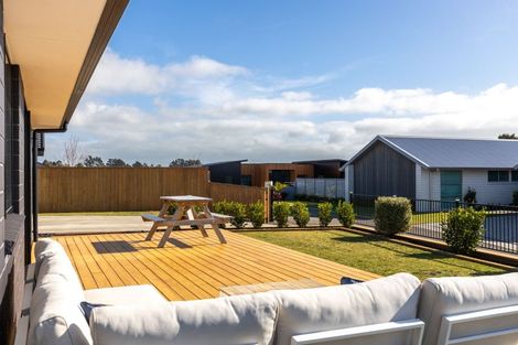 Photo of property in 3 Aheahea Way, Hurworth, New Plymouth, 4310