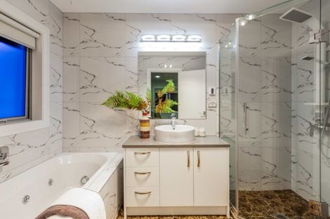 Photo of property in 20 Bridget Court, Red Beach, 0932