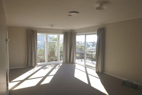 Photo of property in 91 Ruskin Road, Newlands, Wellington, 6037