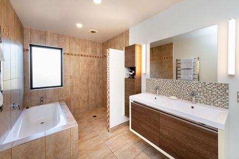 Photo of property in 13 Penrith Park Drive, Wanaka, 9305