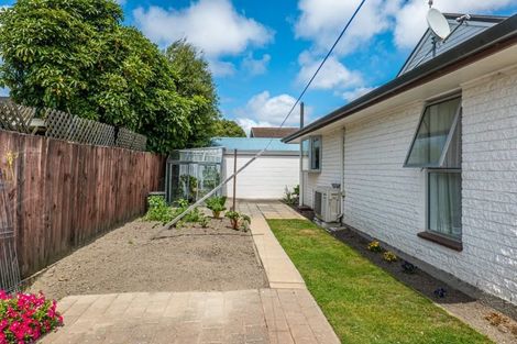 Photo of property in 20 Salford Avenue, Redwood, Christchurch, 8051