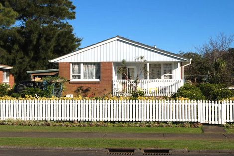 Photo of property in 18 Chadwick Crescent, Mangere East, Auckland, 2024