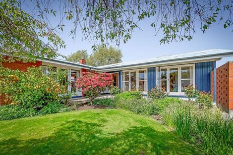 Photo of property in 11 Tuirau Place, Ilam, Christchurch, 8041