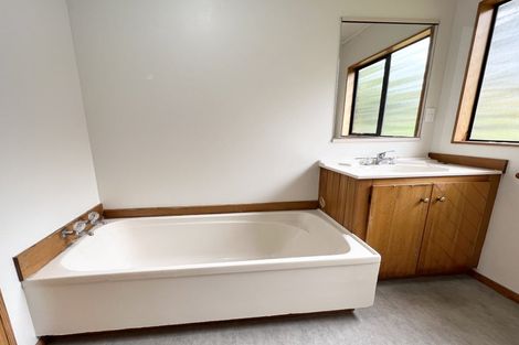 Photo of property in 2/104 Bond Crescent, Forrest Hill, Auckland, 0620