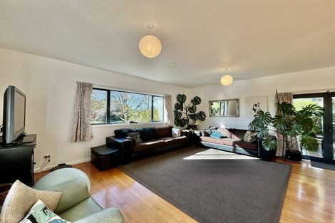 Photo of property in 6 Armstrong Avenue, Saint Martins, Christchurch, 8022