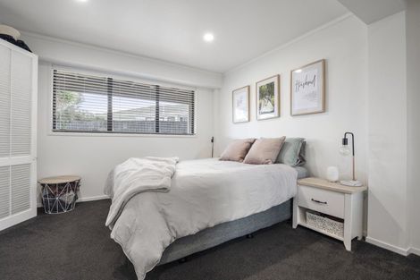 Photo of property in 8 Leaming Place, Clarks Beach, 2122