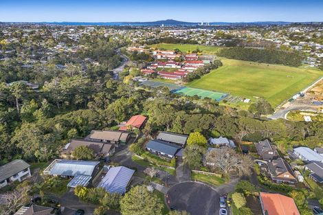 Photo of property in 2/14 Valecrest Place, Bayview, Auckland, 0629