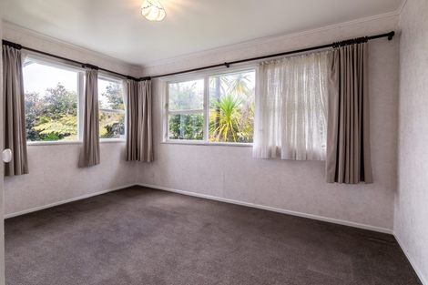 Photo of property in 35 Castleford Street, Green Bay, Auckland, 0604