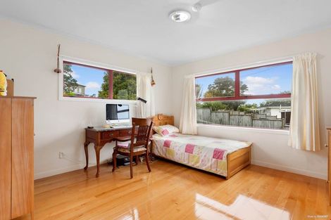 Photo of property in 1/594 East Coast Road, Pinehill, Auckland, 0630