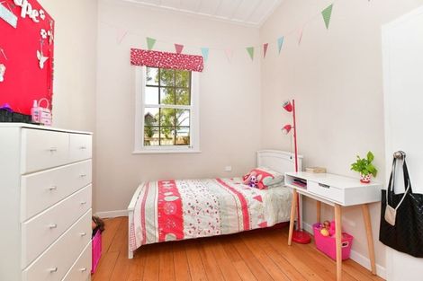 Photo of property in 114 Awaroa Road, Helensville, 0800