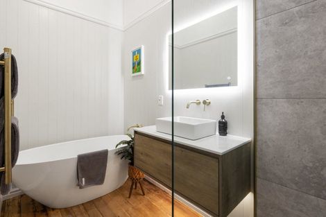 Photo of property in 114 Victoria Street, Cambridge, 3434