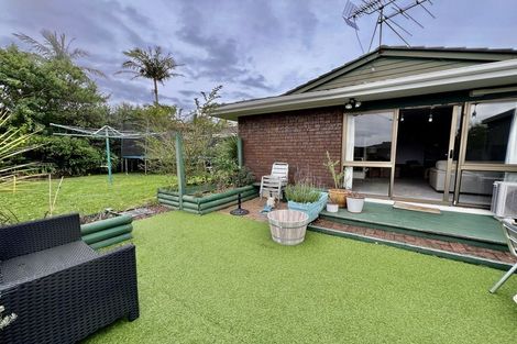 Photo of property in 17 Jillteresa Crescent, Half Moon Bay, Auckland, 2012