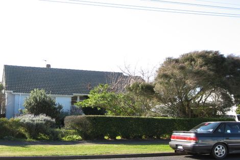 Photo of property in 17 Karaka Street, Merrilands, New Plymouth, 4312