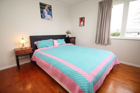 Photo of property in 12 Mountbatten Place, Papakura, 2110