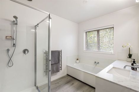 Photo of property in 127 Mellons Bay Road, Mellons Bay, Auckland, 2014