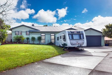 Photo of property in 17 Cinnabar Place, Westgate, Auckland, 0614