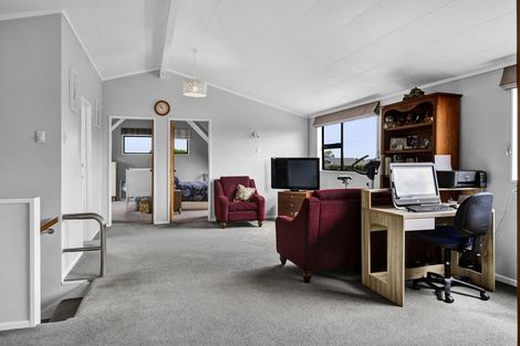 Photo of property in 11 County Drive, Hawera, 4610