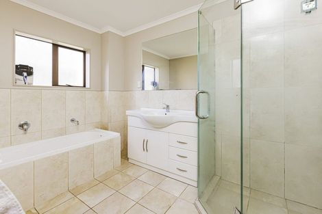 Photo of property in 20 Fairchild Avenue, Goodwood Heights, Auckland, 2105