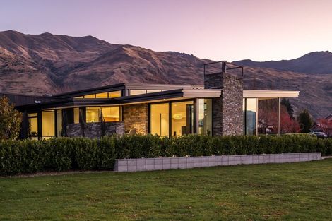 Photo of property in 4 Eden Close, Wanaka, 9305