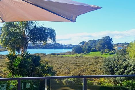 Photo of property in 48 Renata Crescent, Te Atatu Peninsula, Auckland, 0610