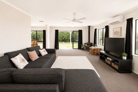 Photo of property in 39a Edgewater Parade, Waiuku, 2123