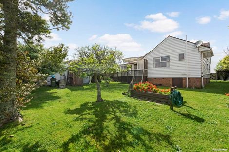 Photo of property in 30 Hutchinsons Road, Bucklands Beach, Auckland, 2014