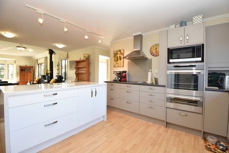 Photo of property in 8 Daffodil Grove, Carterton, 5713