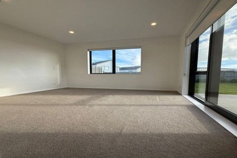 Photo of property in 5 Aquamarine Road, Rosehill, Papakura, 2113