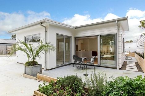 Photo of property in 4 Mackillop Way, Brooklands, New Plymouth, 4310