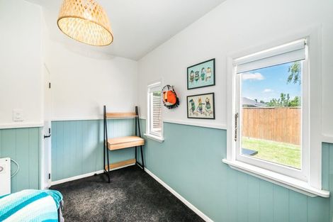 Photo of property in 100 Matatua Road, Raumati Beach, Paraparaumu, 5032