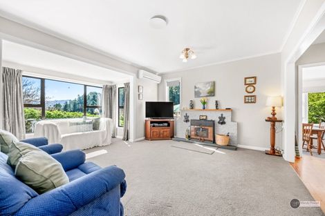 Photo of property in 52 Elmslie Road, Pinehaven, Upper Hutt, 5019