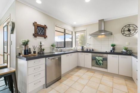Photo of property in 1 Malta Crescent, Katikati, 3129