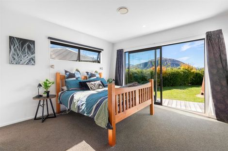 Photo of property in 18 Centre Crescent, Wanaka, 9305