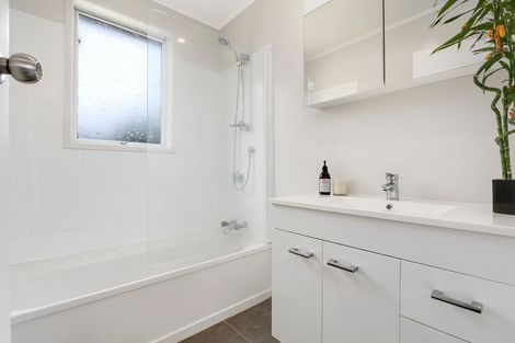 Photo of property in 66 Captain Scott Road, Glen Eden, Auckland, 0602