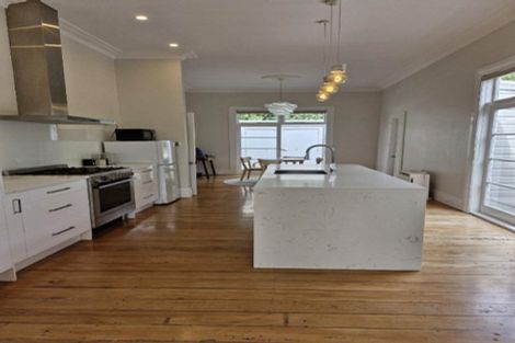 Photo of property in 49 Vivian Street, New Plymouth, 4310