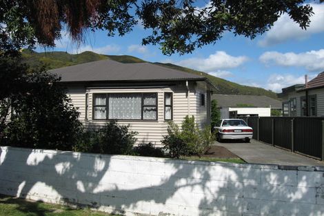 Photo of property in 2 Birdwood Road, Waterloo, Lower Hutt, 5011