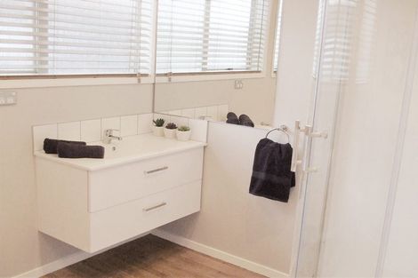 Photo of property in 2/34 Blacklock Avenue, Henderson, Auckland, 0612