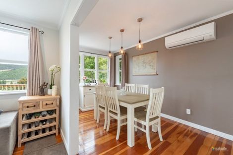 Photo of property in 16 Manor Drive, Stokes Valley, Lower Hutt, 5019