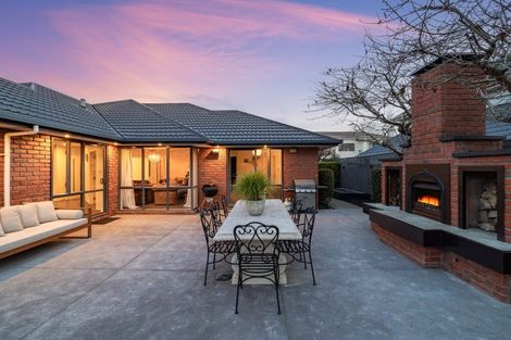 Photo of property in 32 Hussey Road, Harewood, Christchurch, 8051