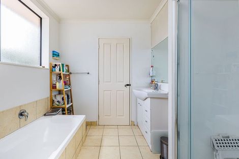 Photo of property in 28 Ranch Place, Pukekohe, 2120