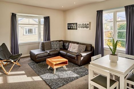 Photo of property in 75a Pirie Street, Mount Victoria, Wellington, 6011