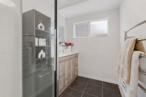 Photo of property in 1/4 Clare Place, Glenfield, Auckland, 0629